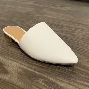 A NEW DAY WHITE POINT TOE FLAT MULES SLIDES (NEW)